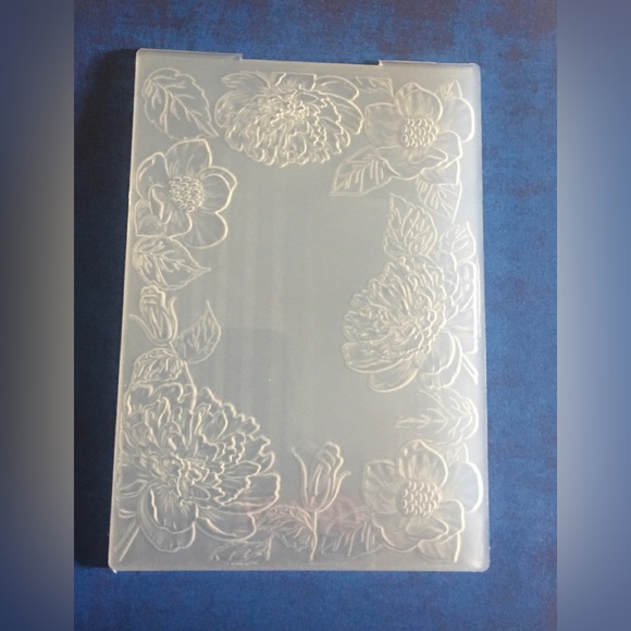 Gemini Exquisite Blooms 3D Embossing Folder - Picture 3 of 4